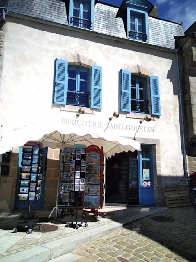 Coup De Coeur Sur Le Port De St Goustan, Tres Bel Avec Terrasse